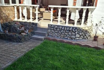 Casă cu 4 camere cu Teren 300 Mp în Central - 1