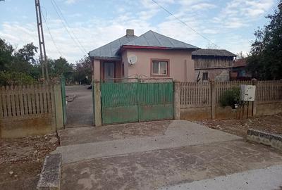 Casă cu 3 camere cu Teren 900 Mp în Dâmburile