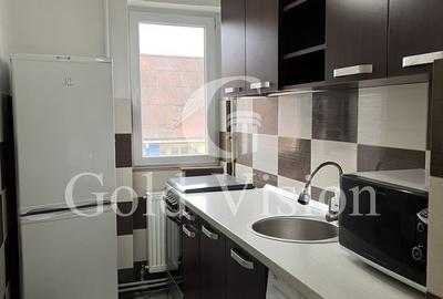 Apartament cu 3 camere semidecomandat în Central