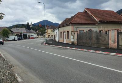 Casă individuală cu 6 camere cu Canalizare în Central - 1