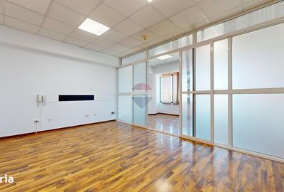 Spațiu comercial, de 77 mp, în Centrul Civic