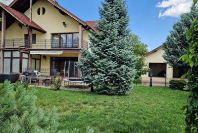 Casă individuală cu 9 camere cu Canalizare în Sânpetru - 1