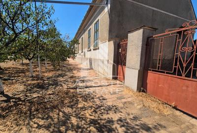 Casă individuală cu 6 camere cu Canalizare în Pesac