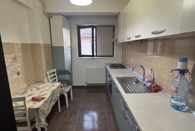 Apartament cu 2 camere decomandat în Roșu