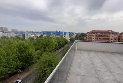 Apartament cu 3 camere decomandat în Drumul Taberei