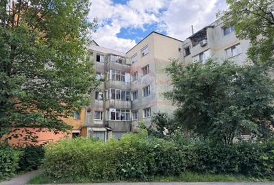 Apartament cu 3 camere decomandat în Decebal - 1