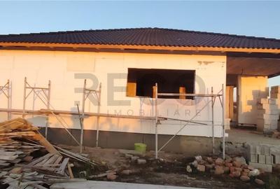 Casă cu 3 camere cu Teren 500 Mp în Oșorhei
