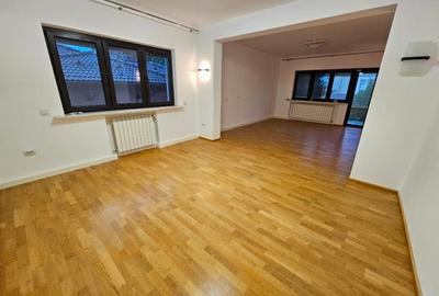 Apartament cu 4 camere decomandat în Domenii