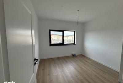 Casă cu 3 camere în Rahova