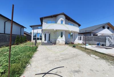 Casă individuală cu 5 camere cu Teren 432 Mp în Malu Mare - 1