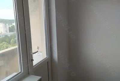 Apartament cu 3 camere semidecomandat în Onești - 5