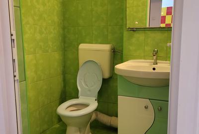Apartament cu 3 camere decomandat în CET - 5