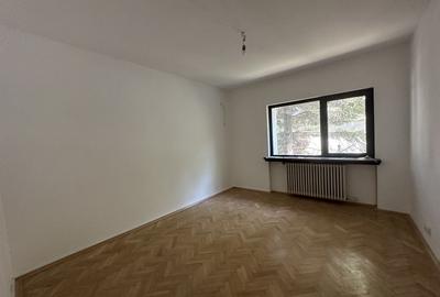 Casă individuală cu 8 camere cu Canalizare în Primăverii - 4