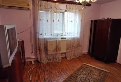 Duplex cu 3 camere cu Canalizare în 1 Decembrie - 2