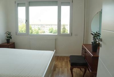 Apartament cu 3 camere semidecomandat, mobilat în Dacia