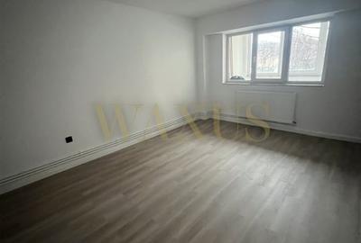 Spațiu comercial, de 68 mp, în Central - 4
