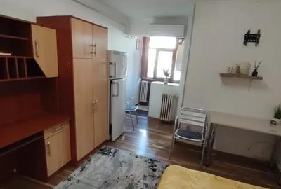 Garsonieră decomandată în Galata
