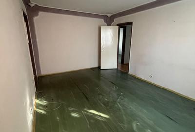 Apartament cu 3 camere semidecomandat în Narcisa