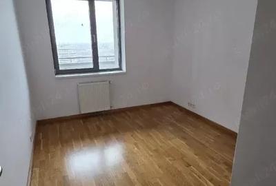 Apartament cu 3 camere decomandat în Berceni
