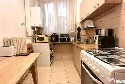 Apartament cu 3 camere decomandat în Rosetti