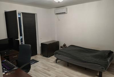 Apartament cu 2 camere decomandat în Roșu