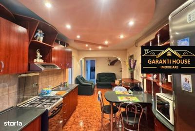Apartament cu 3 camere decomandat în Republicii