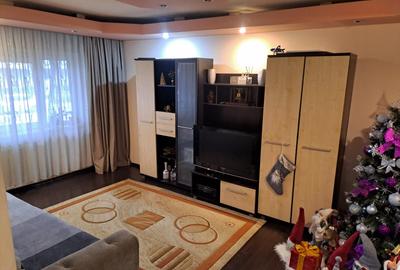 Apartament cu 4 camere decomandat, mobilat în Sălaj