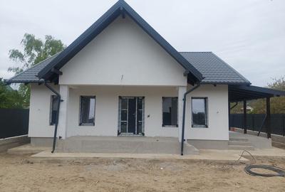 Casă cu 4 camere în Central