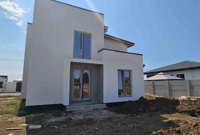 Casă cu 4 camere cu Teren 363 Mp în Vidra