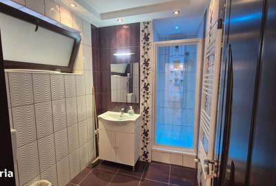 Apartament cu 4 camere decomandat în Victoriei