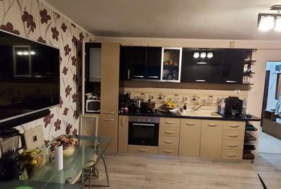 Apartament cu 3 camere decomandat în Ostroveni - 2