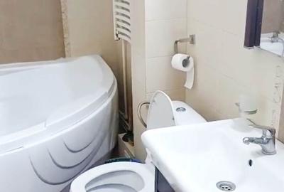 Apartament cu 3 camere decomandat în Piața Centrală