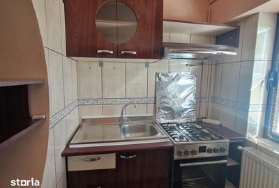 Garsonieră decomandată în Nicolina