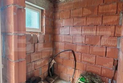 Casă cu 4 camere în Pinticu