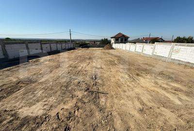 Teren Construcții intravilan de 800 mp, în Preajba