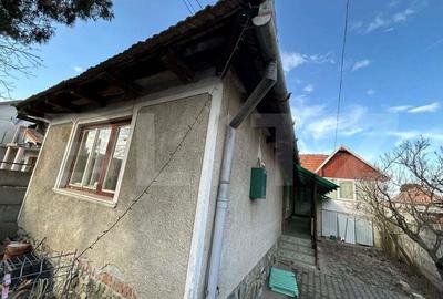 Casă cu 4 camere cu Teren 300 Mp în Central