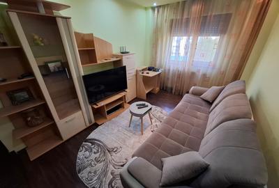 Apartament cu 4 camere semidecomandat în Micălaca