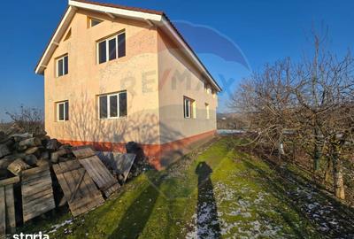 Casă cu 5 camere cu Teren 945 Mp în Ișalnița - 17