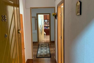 Apartament cu 3 camere decomandat în Mărăței
