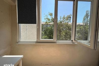 Apartament cu 3 camere semidecomandat în Circumvalațiunii