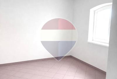 Casă cu 6 camere cu Teren 170 Mp în 13 Septembrie