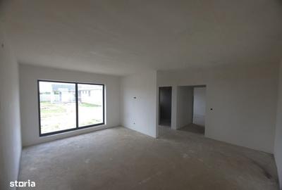 Casă cu 3 camere în Lazuri