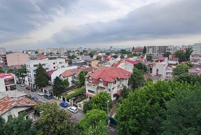 Apartament cu 3 camere decomandat în Titulescu