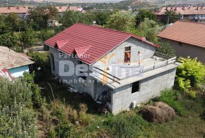 Casă cu 5 camere cu Teren 1220 Mp în Belcești - 1