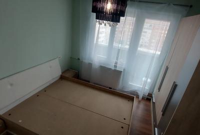 Apartament cu 3 camere decomandat în Exterior Vest