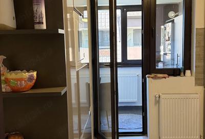 Apartament cu 3 camere decomandat în Exterior Vest