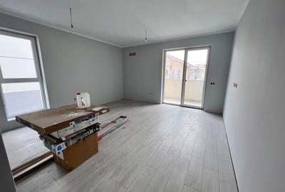 Apartament cu 2 camere decomandat în Giroc