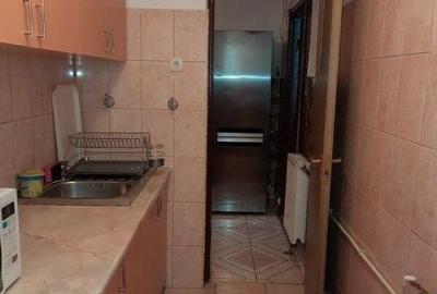 Garsonieră decomandată în Titan