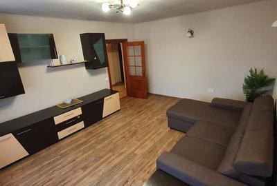 Apartament cu 3 camere decomandat, mobilat în Aurel Vlaicu