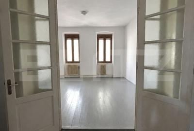 Casă cu 4 camere cu Teren 678 Mp în Elisabetin